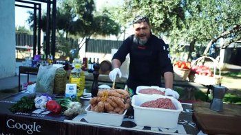 Javier Sosa en la pantalla de El Siete: un chef por la buena cocina de fuegos y la solidaridad 