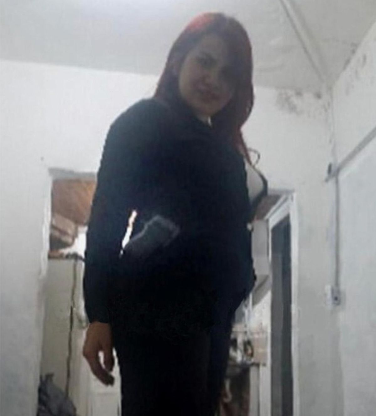 Brenda Uriarte posó con el arma.