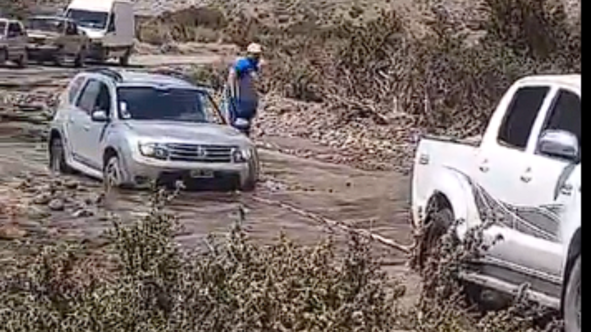 Desde la laguna El Sosneado en adelante sólo puede cruzar vehículos 4x4.