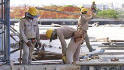 La construcción bajó menos en mayo pero ya acumuló 9 meses negativos