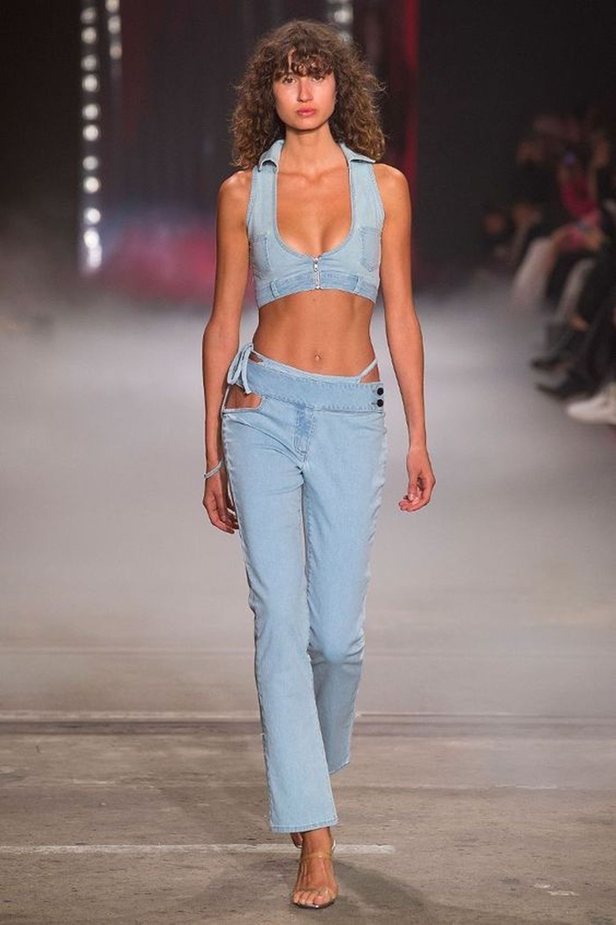 Top reciclado de jean. Top reciclado de jean.