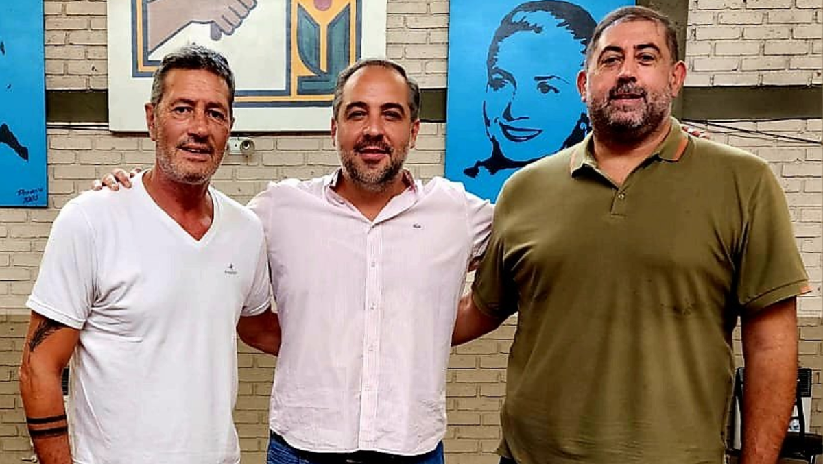 Tiempos de buena onda. Matías Stevanato y Duilio Pezzutti con el querido y recordado Alejandro Bermejo.