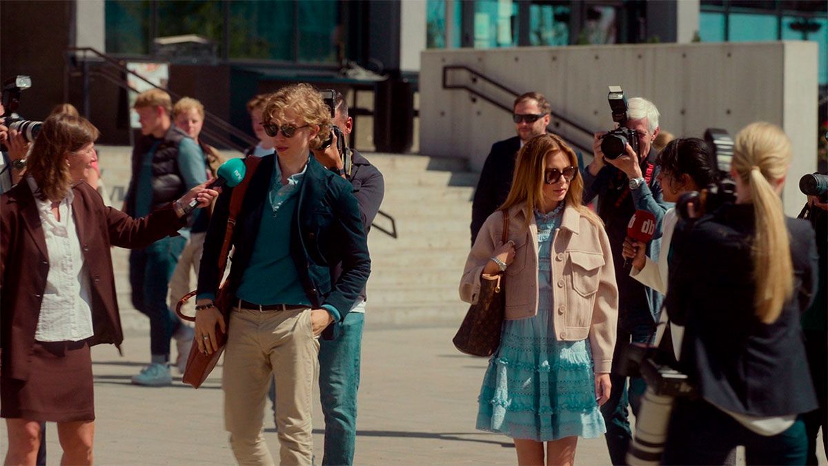 Después del gran drama del baile de graduación del año, la princesa Margarita conocerá al apuesto príncipe danés con el que lleva meses conversando.