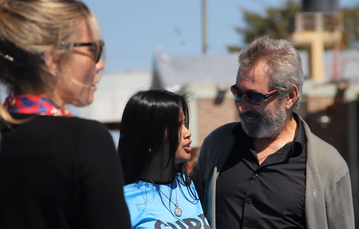 Vendimia Solidaria donó un playón a Colonia Bombal hace 5 años y hoy es la vida del pueblo. Daniel Vila estuvo en la inauguración. Vendimia Solidaria donó un playón a Colonia Bombal hace 5 años y hoy es la vida del pueblo. Daniel Vila estuvo en la inauguración.