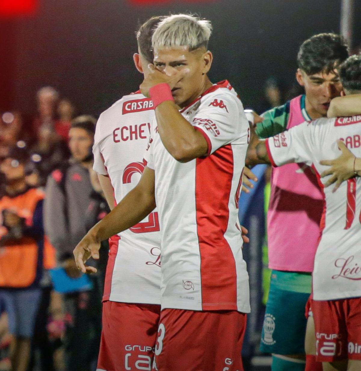Huracán es uno de los punteros de la Liga Profesional. Huracán es uno de los punteros de la Liga Profesional.