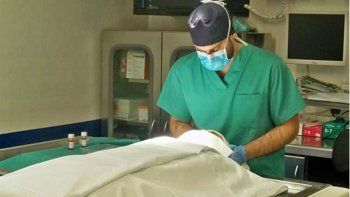 Sorprendieron a un forense teniendo sexo con el cadáver de una menor