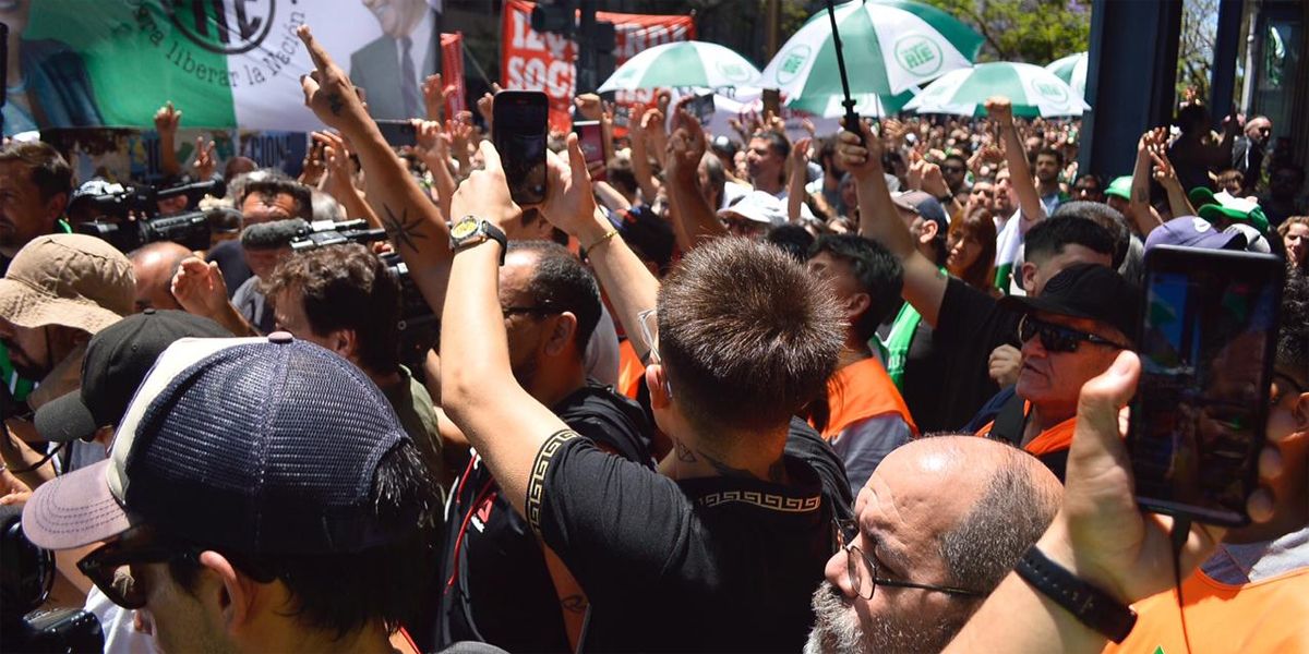 Movilizaciones que no permiten el libre tránsito por calles o veredas. Movilizaciones que no permiten el libre tránsito por calles o veredas.