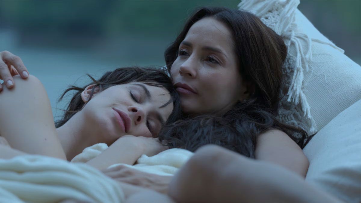 La huésped es un thriller psicológico con una historia llena de secretos. La huésped es un thriller psicológico con una historia llena de secretos.