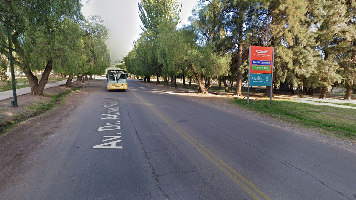 Un hombre de 23 años fue baleado alrededor de las 19 del domingo, en calle Dr. Adrián Ruiz Leal, y la calle del Conicet, a metros del estadio Malvinas Argentinas, antes del partido del Tomba con Instituto. Un hombre de 23 años fue baleado alrededor de las 19 del domingo, en calle Dr. Adrián Ruiz Leal, y la calle del Conicet, a metros del estadio Malvinas Argentinas, antes del partido del Tomba con Instituto.