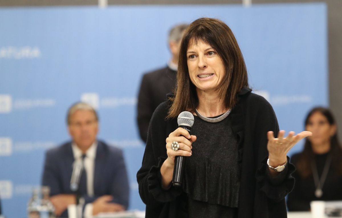 La abogada constitucionalista, y magistrada tributaria, María Gabriela Ábalos explicó que el artículo 83 de la Constitución Nacional habilita al Congreso a insistir con una ley, a pesar de que el presidente la haya vetado. La abogada constitucionalista, y magistrada tributaria, María Gabriela Ábalos explicó que el artículo 83 de la Constitución Nacional habilita al Congreso a insistir con una ley, a pesar de que el presidente la haya vetado.