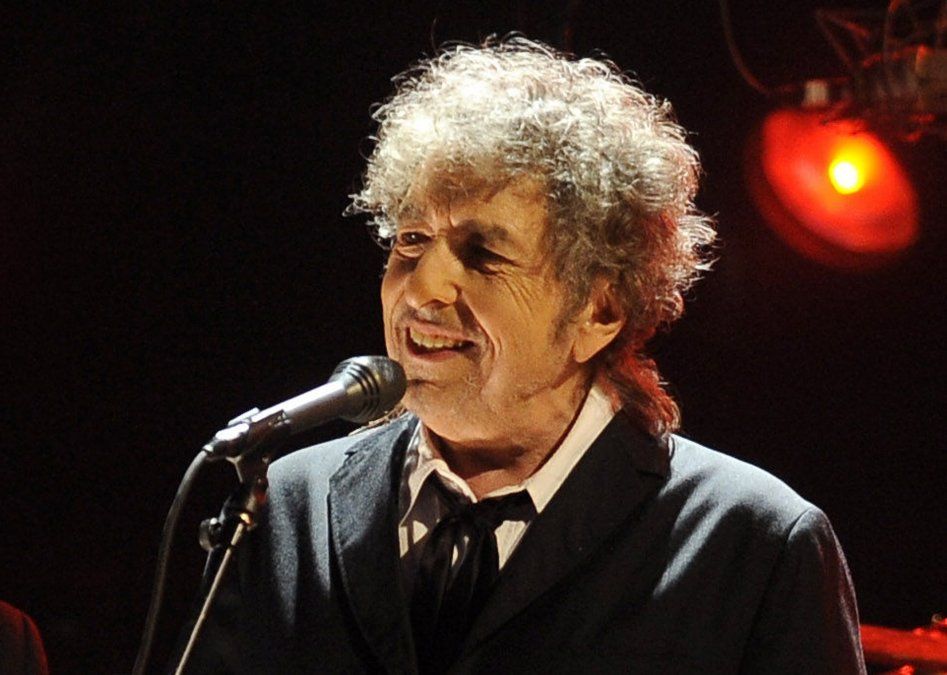 Tras el Nobel, todos quieren escuchar a Dylan