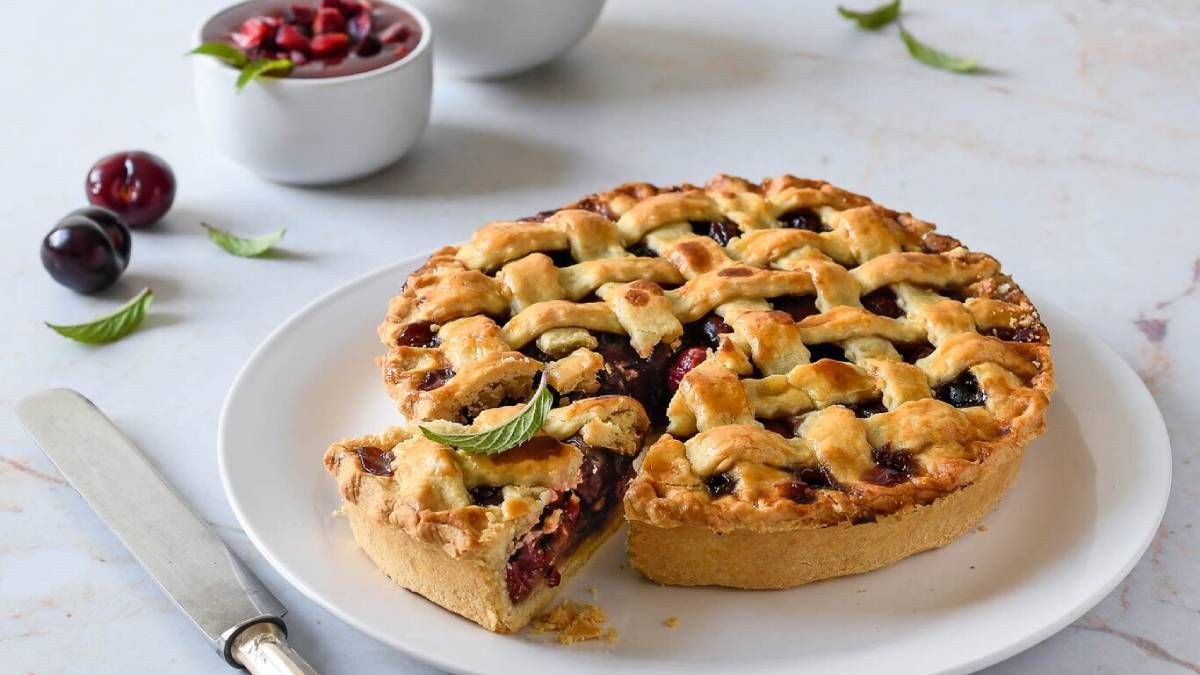 Recetas: cómo hacer una pastafrola o tarta de cerezas, paso a paso. Foto: gentileza directoalpaladar. Recetas: cómo hacer una pastafrola o tarta de cerezas, paso a paso. Foto: gentileza directoalpaladar.