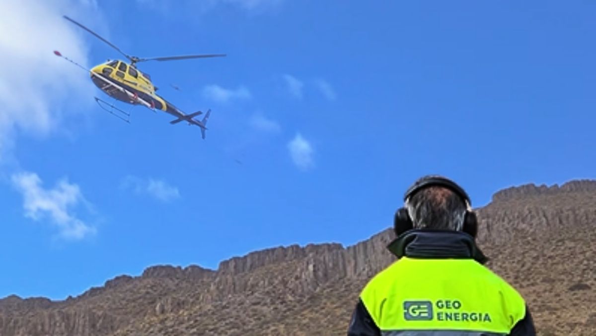 Se llevó a cabo una exploración aérea en los proyectos de cobre de Kobrea con un helicóptero equipado con un magnetómetro. 