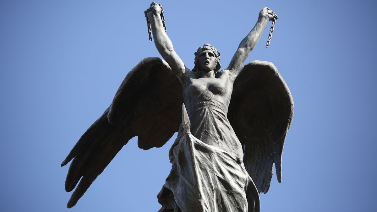 La libertad corona el conjunto escultórico enclavado en el Cerro de la Gloria. Foto: Fernando Martínez.