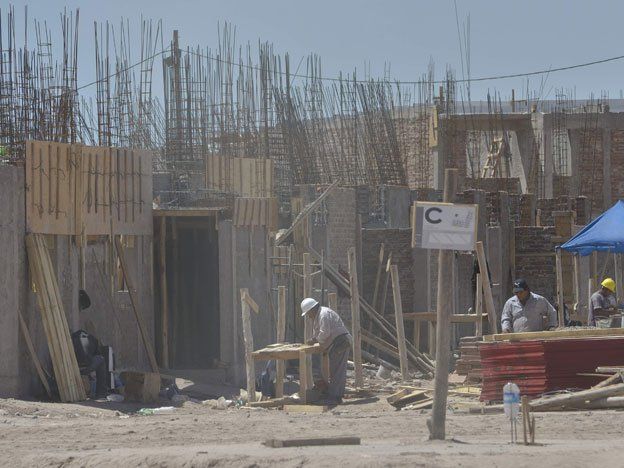 Se frenó en mayo la caída de puestos de trabajo registrados en la construcción