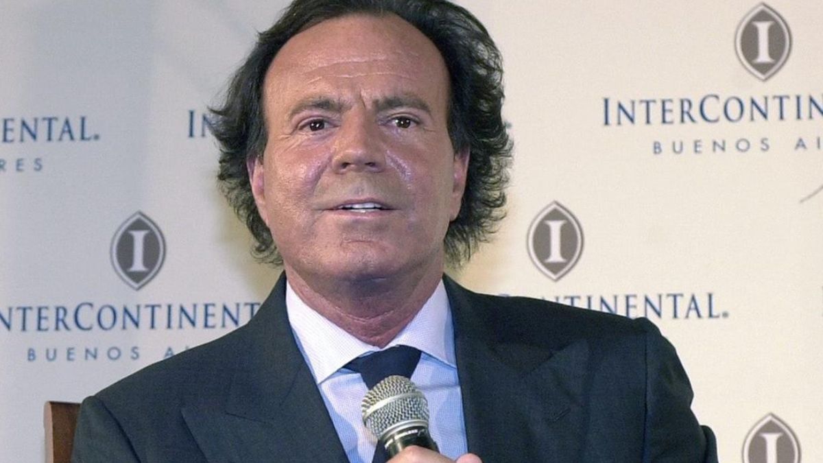 El cantante Julio Iglesias fue diagnosticado con un tumor óseo llamado osteoblastoma, que le provoca serios problemas de movilidad El cantante Julio Iglesias fue diagnosticado con un tumor óseo llamado osteoblastoma, que le provoca serios problemas de movilidad