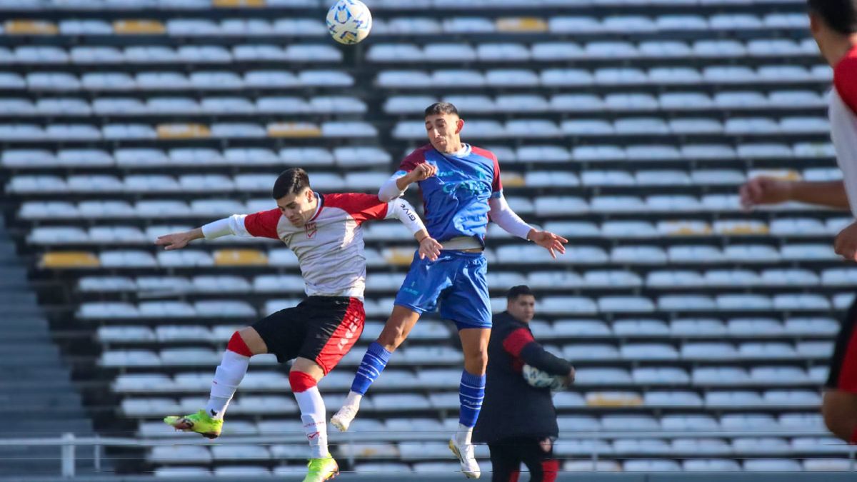 Godoy Cruz jugó un amistoso ante Instituto, en Córdoba, frente al equipo del Gato Oldrá.