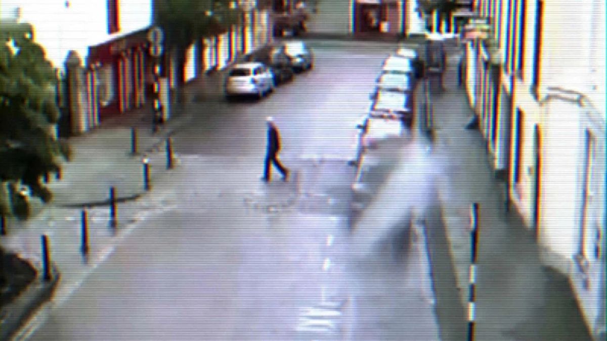 Las últimas imágenes con vida del misterioso hombre en Irlanda. Las últimas imágenes con vida del misterioso hombre en Irlanda.