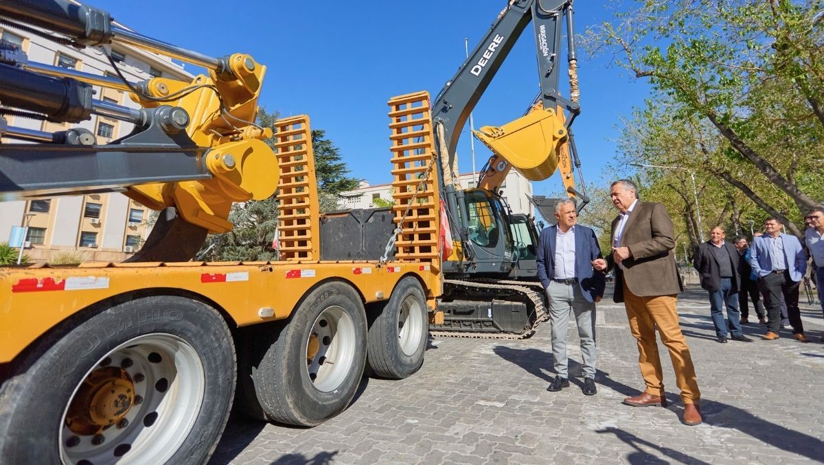 El Estatuto del Empleado Público aplica de manera directa al personal de Irrigación. El Estatuto del Empleado Público aplica de manera directa al personal de Irrigación.