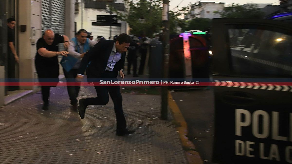 Quisieron linchar a Marcelo Moretti a la salida de la sede de San Lorenzo.