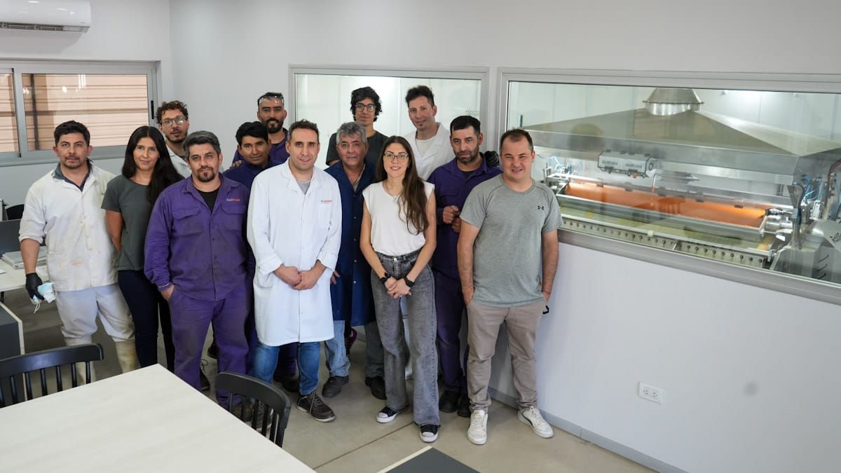 En Roll Food hay 18 personas trabajando en forma directa entre la división de ingeniería y la de alimentos. En Roll Food hay 18 personas trabajando en forma directa entre la división de ingeniería y la de alimentos.