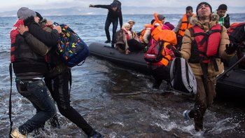 Al menos 12 migrantes mueren en naufragio en aguas griegas