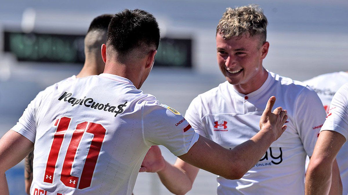 Estudiantes ganó y se prendió entre los primeros