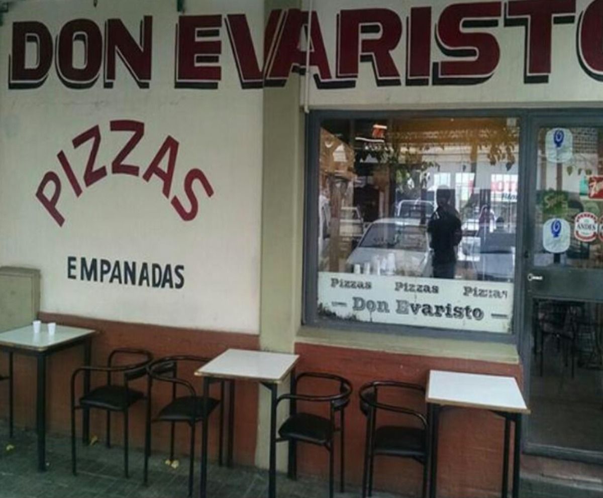 Barrio, pizza e historia son ingredientes que distinguen a Don Evaristo. Barrio, pizza e historia son ingredientes que distinguen a Don Evaristo.