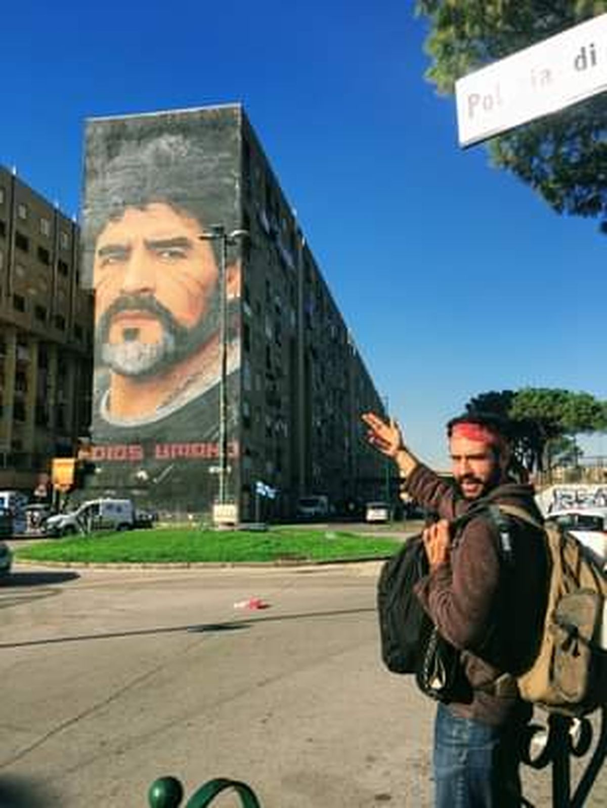 Nicolás durante el trayecto que lo llevó a conocer buena parte del mundo.