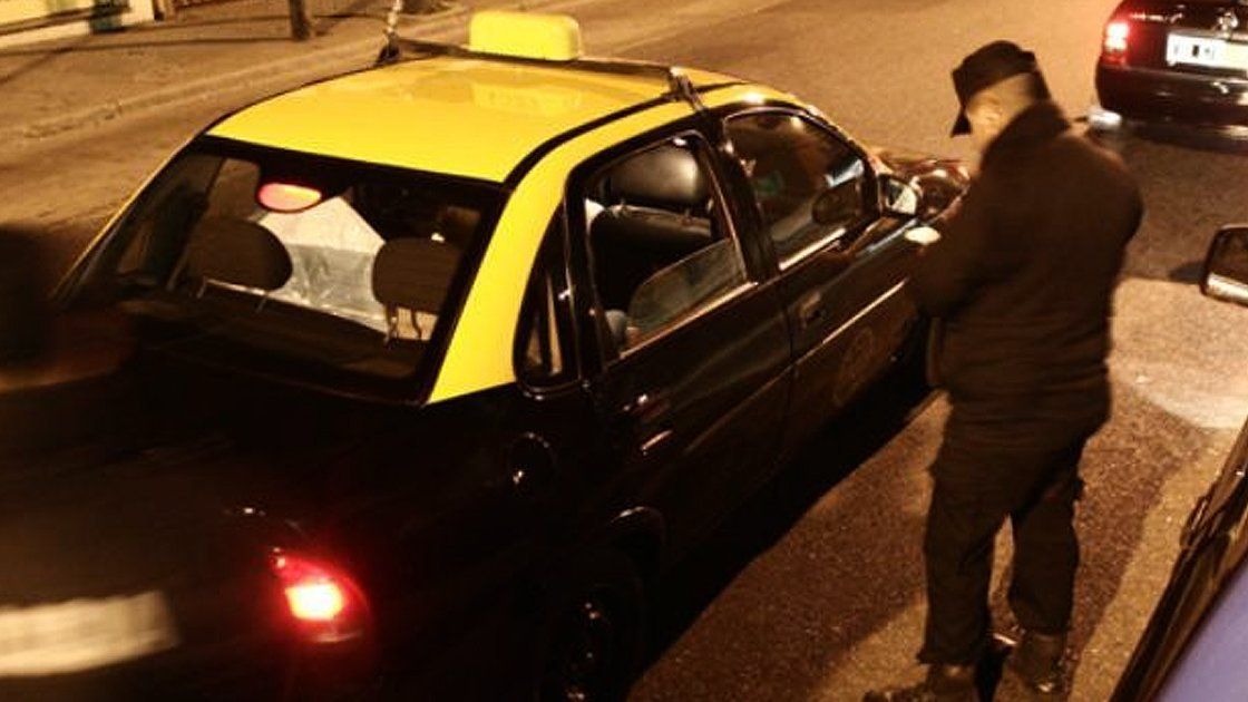 Al taxista lo amenazaron y le quitaron las llaves del auto (imagen ilustrativa). El asalto en Godoy Cruz fue esta madrugada en el barrio La Gloria.