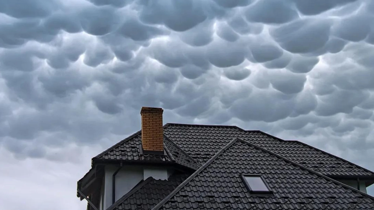 Las nubes que con más frecuencia generan mamas son los cumulonimbus