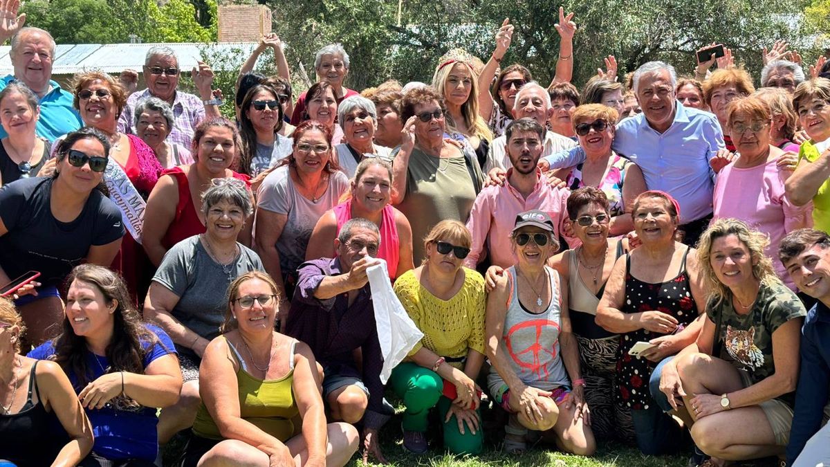 El gobernador Alfredo Cornejo en el nuevo camping para adultos de más de 60 años en Luján de Cuyo. El gobernador Alfredo Cornejo en el nuevo camping para adultos de más de 60 años en Luján de Cuyo.