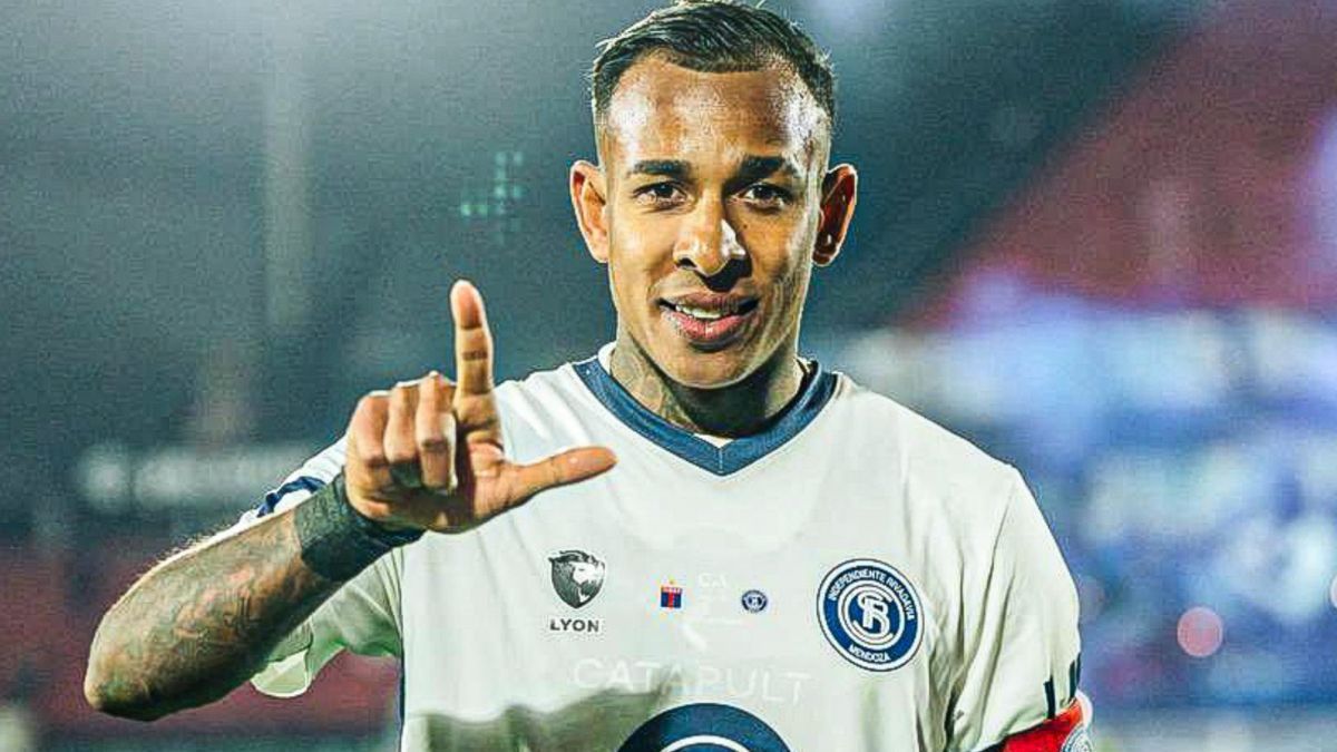 Sebastián Villa se luce en Independiente Rivadavia. Foto: Gentileza Prensa Lepra. 