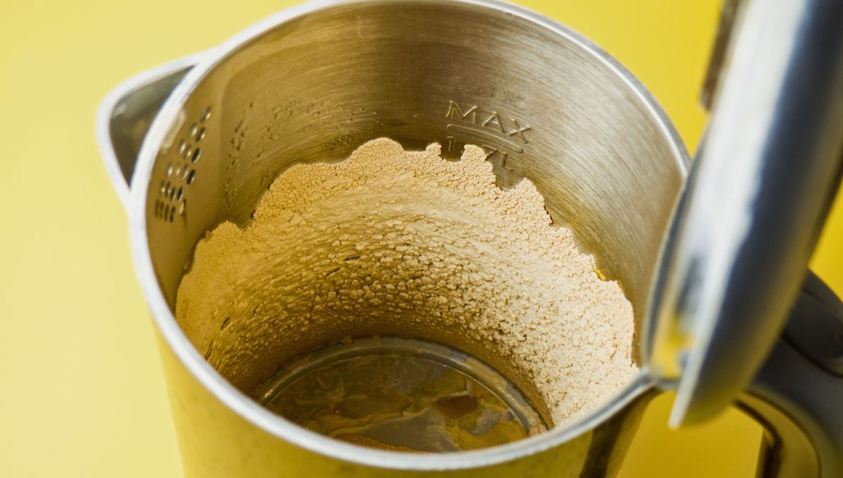 El sarro se genera por acumulaci&oacute;n de minerales presentes en el agua.&nbsp;