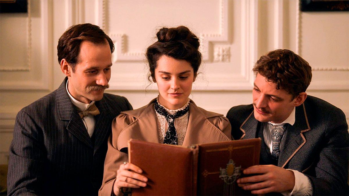 Benjamin Lavernhe, Noémie Merlant y Niels Schneider protagonizan Curiosa. Benjamin Lavernhe, Noémie Merlant y Niels Schneider protagonizan Curiosa.