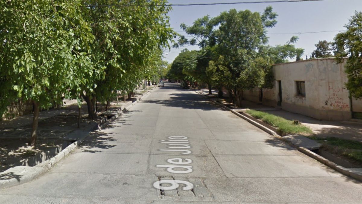 El hecho de violencia ocurrió en la esquina de las calles 9 de julio y Pellegrini, en Las Heras. El hecho de violencia ocurrió en la esquina de las calles 9 de julio y Pellegrini, en Las Heras.