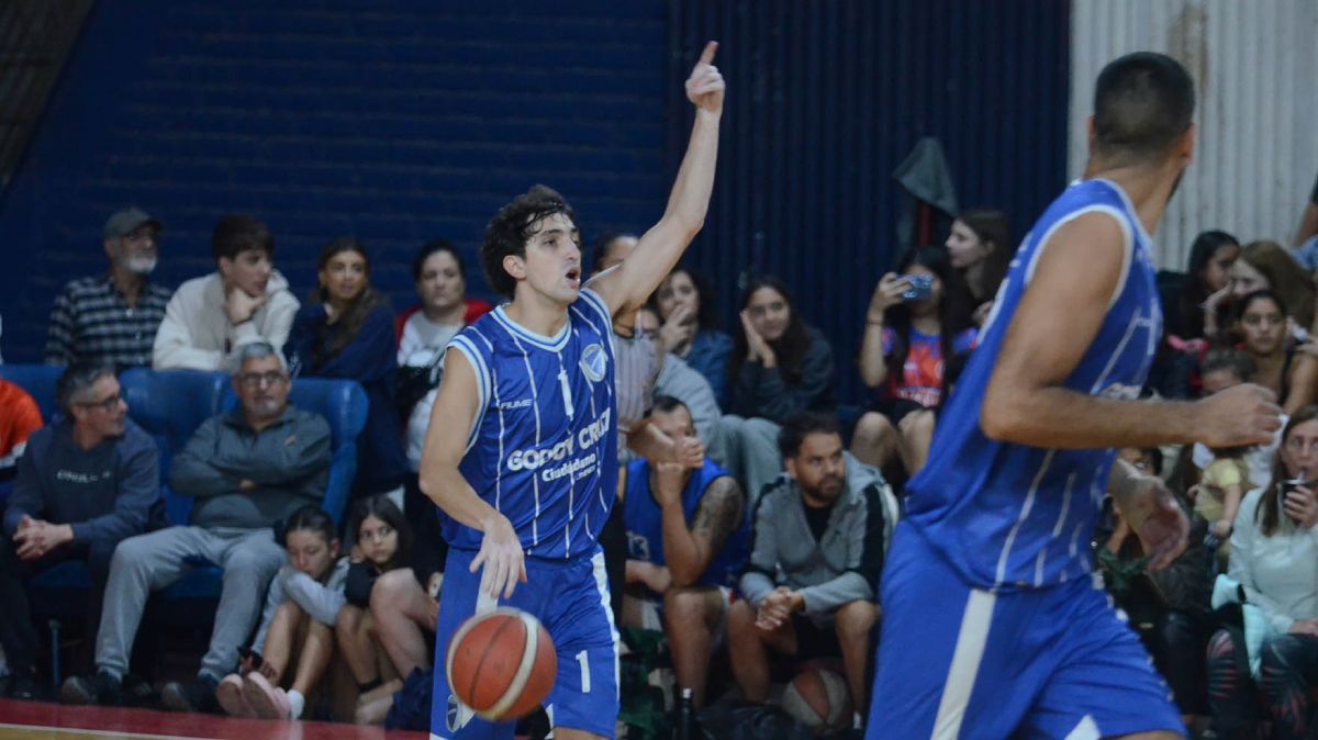 Godoy Cruz Antonio Tomba ganó en casa y da la pelea en lo más alto de la Superliga de Básquetbol.