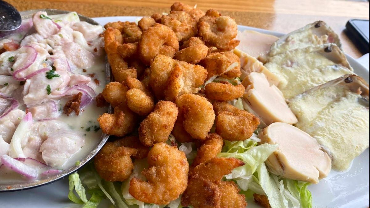 Como todo restaurante en Chile, tiene buenas opciones en pescados y mariscos. Como todo restaurante en Chile, tiene buenas opciones en pescados y mariscos.