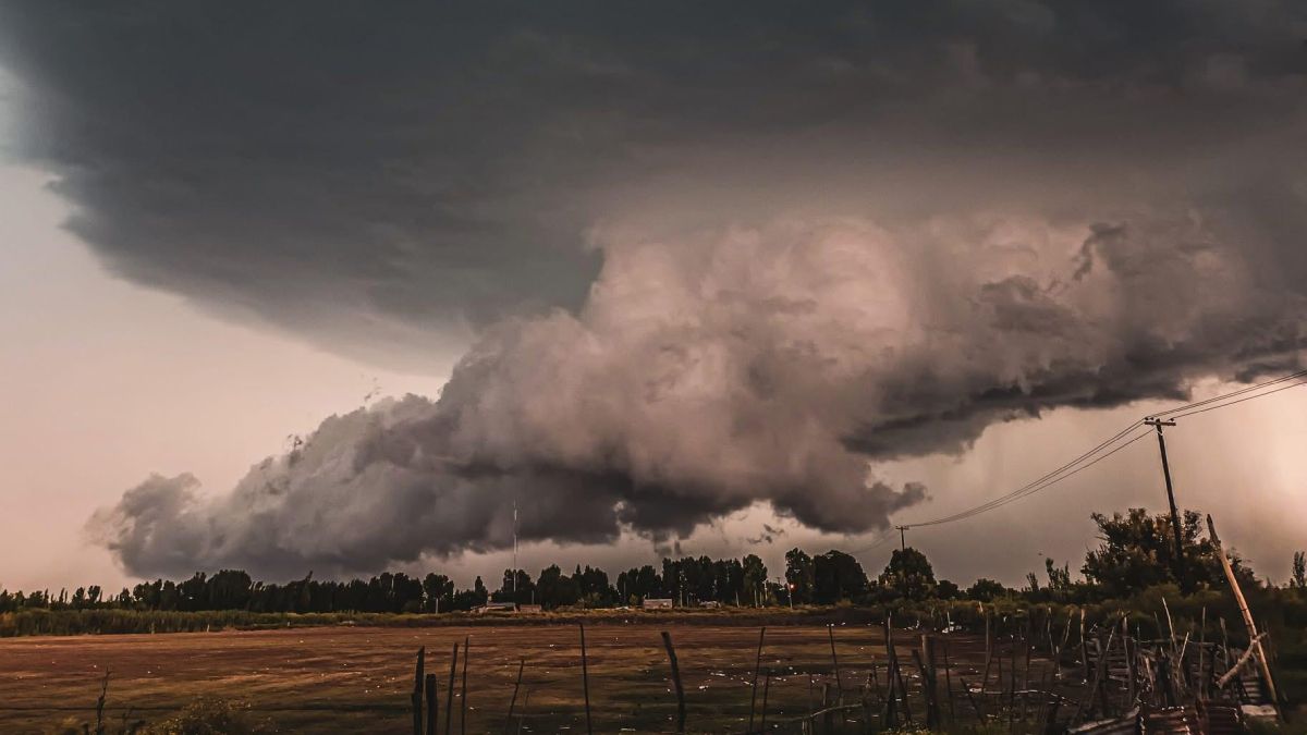 Así se vio la fuerte tormenta de granizo en San Rafael del lunes 6 de enero. Así se vio la fuerte tormenta de granizo en San Rafael del lunes 6 de enero.