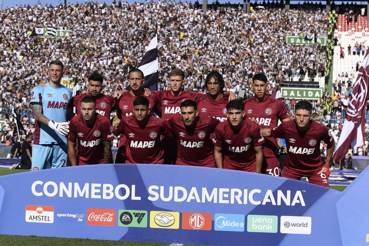 El 11 de Lan&uacute;s en la final de la Copa Sudamericana.