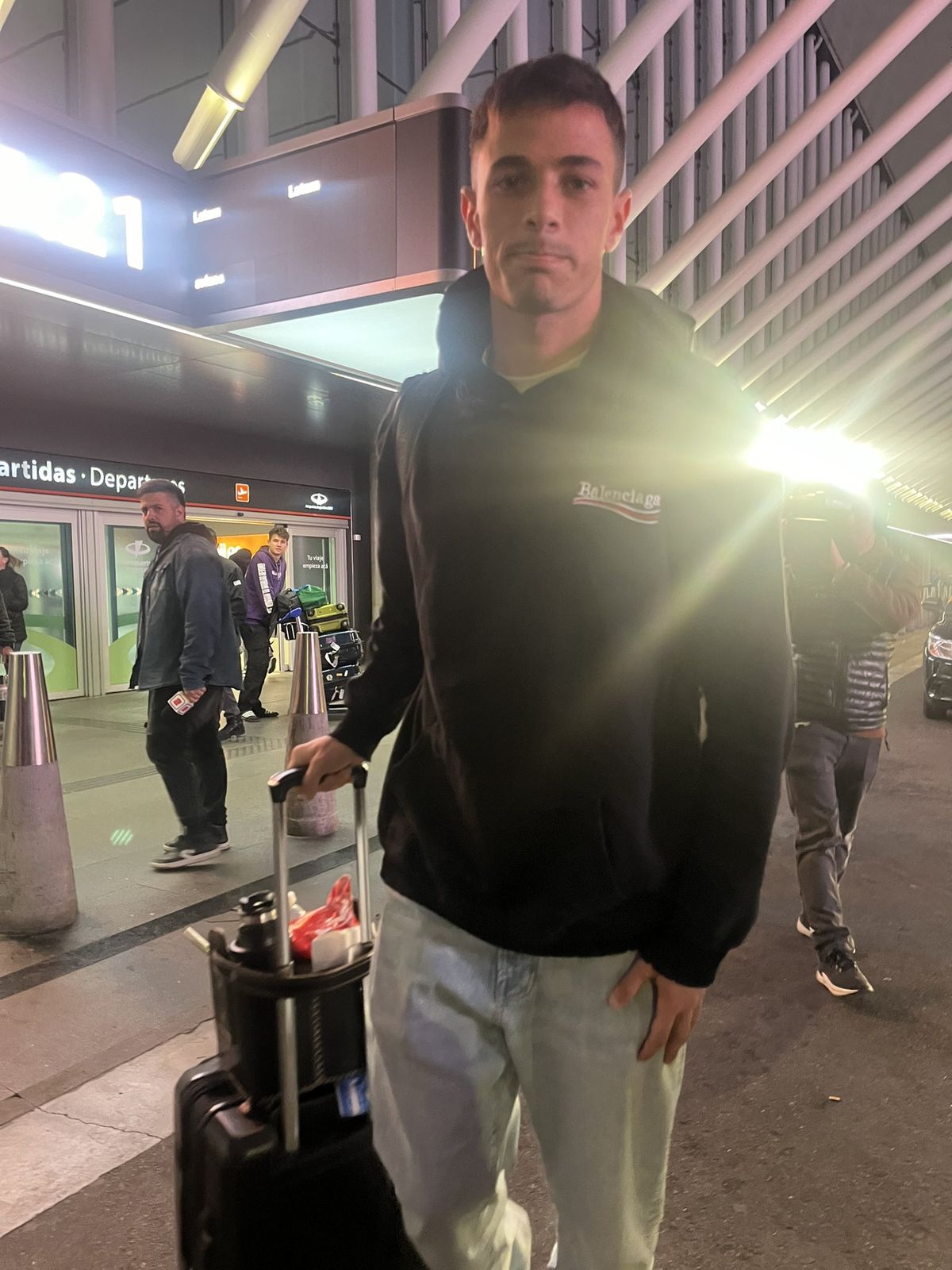 Valentín Gómez volvió al país tras la fallida revisión médica y expresó su deseo de jugar en River. Valentín Gómez volvió al país tras la fallida revisión médica y expresó su deseo de jugar en River.