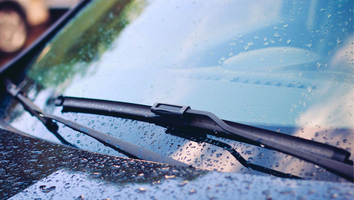 Si bien este problema puede deberse a causas comunes, hay que tener en cuenta algunos factores perjudiciales para el funcionamiento del limpiaparabrisas Si bien este problema puede deberse a causas comunes, hay que tener en cuenta algunos factores perjudiciales para el funcionamiento del limpiaparabrisas