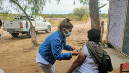 En Lavalle, vacunar contra el Covid-19 a los pobladores de los distritos alejados es una de las tareas que realizan los trabajadores de la salud