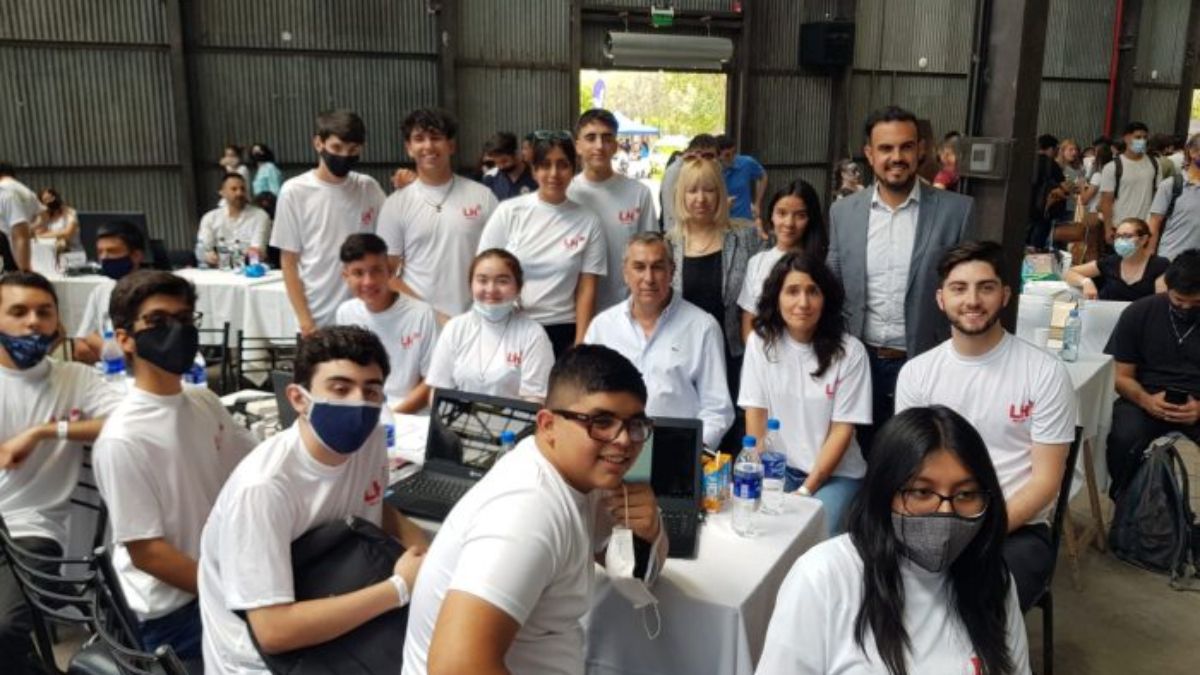 Alumnos secundarios de los 18 departamentos de la provincia participan del programa Mendoza Futura, creado por el Ministerio de Economía de Mendoza, en conjunto con la Dirección de Escuelas y distintas casas de estudios locales.