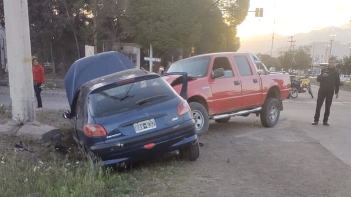 Fatal accidente frontal a escasos metros de la Destilería de Luján. Fatal accidente frontal a escasos metros de la Destilería de Luján.