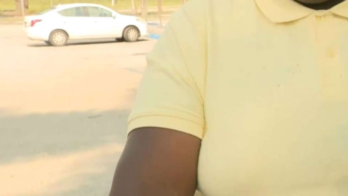 El niño sufrió hematomas en un brazo luego de ser atacado por la madre de un compañero del colegio, en Miami