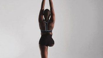 Murió la modelo negra y sin una pierna que desfiló para Rihanna