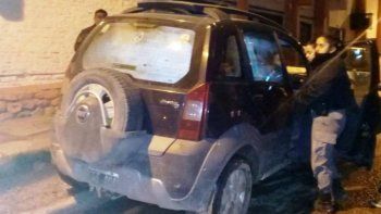 Video: dejaron a dos niños encerrados en un auto para ir a un boliche