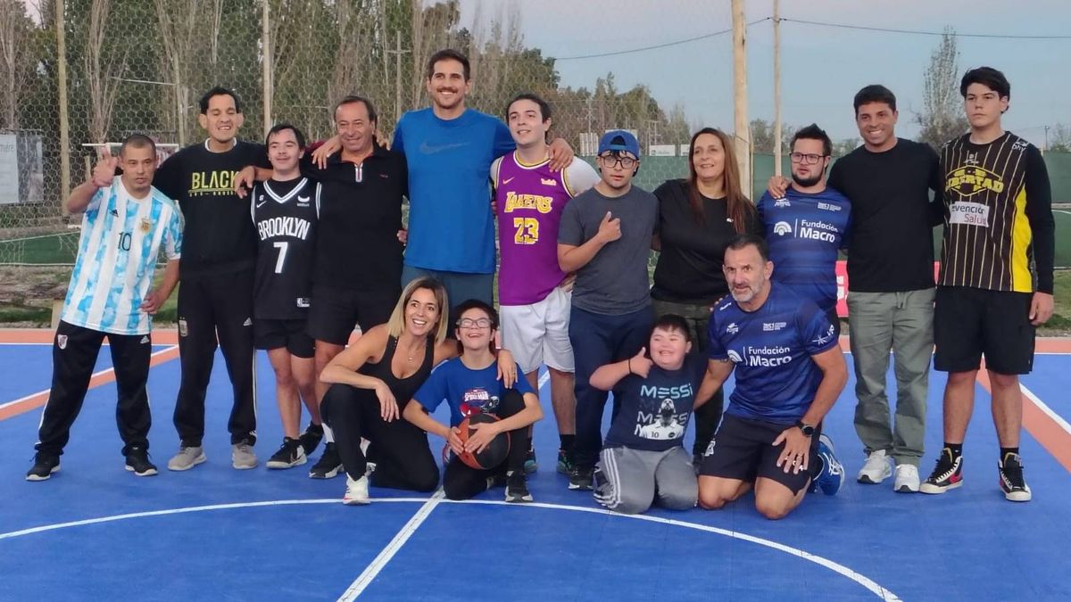 Un espacio donde personas con y sin discapacidad intelectual comparten entrenamientos y competencias en igualdad de condiciones. Un espacio donde personas con y sin discapacidad intelectual comparten entrenamientos y competencias en igualdad de condiciones.