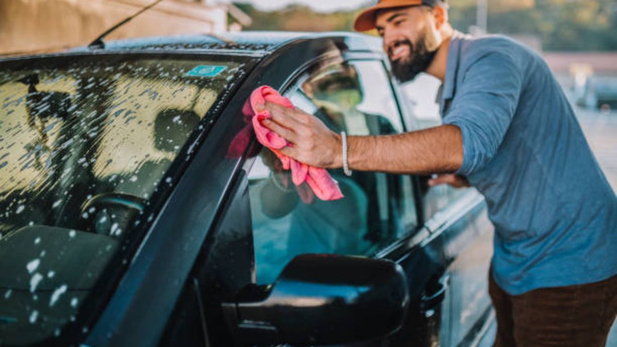 ¿Cómo limpiar los vidrios del auto?